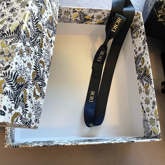 Dior holiday boxes with ribbons - Picture 12 of 12